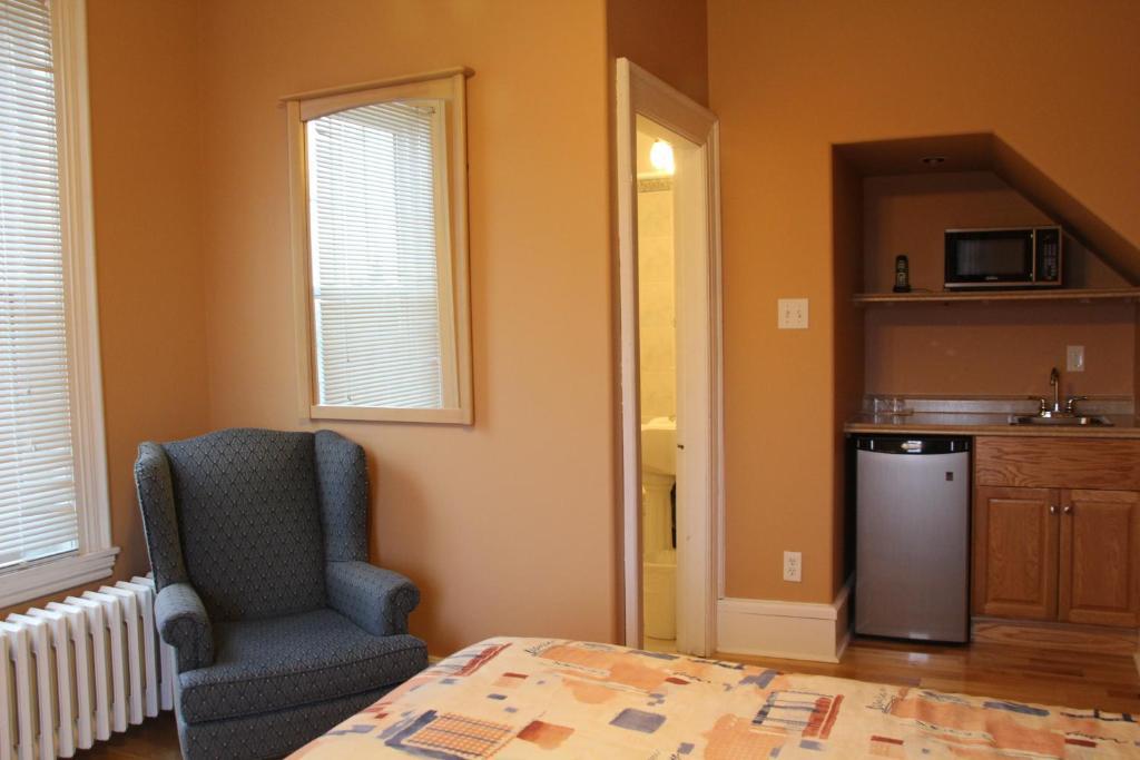 פיקטו Dolan'S Inn & Suites חדר תמונה