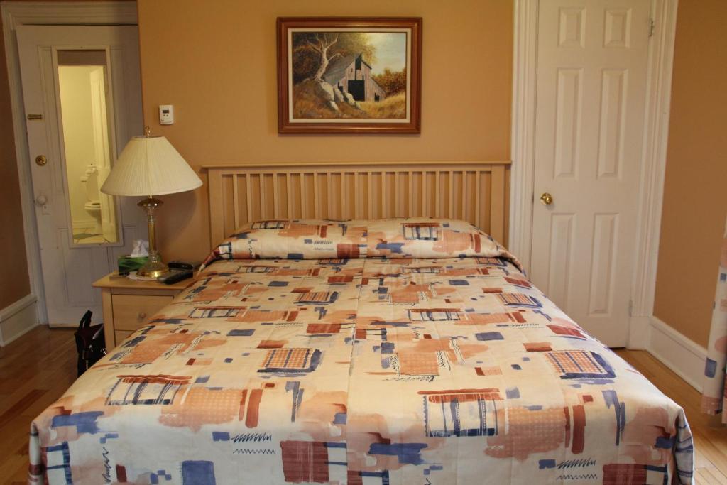 פיקטו Dolan'S Inn & Suites חדר תמונה